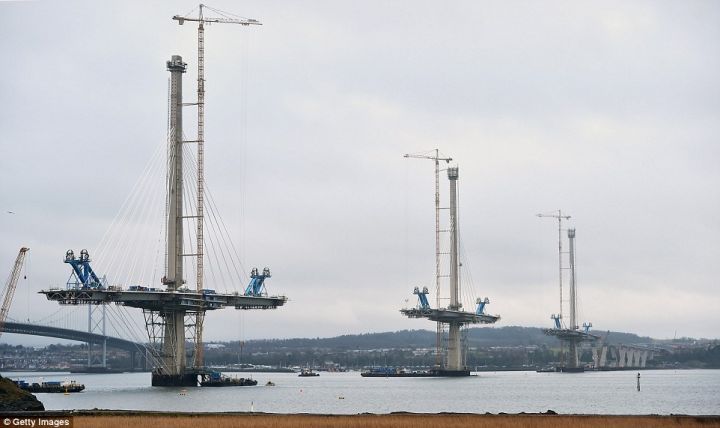 昆斯费里大桥(福斯三桥)世界最大跨度三塔斜拉桥的图8